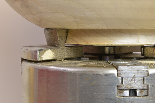 Jaw chuck grip angle