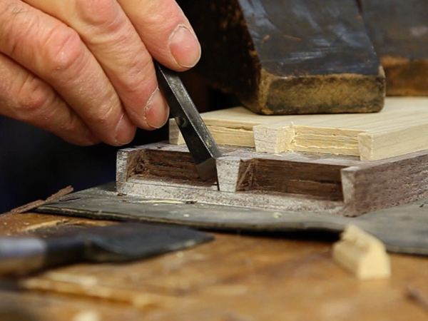 VIDEO: Half-Blind Dovetails – Cutting the Pins