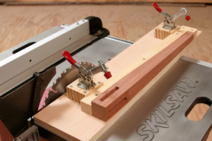 Cutting Tapered Legs on a Table Saw