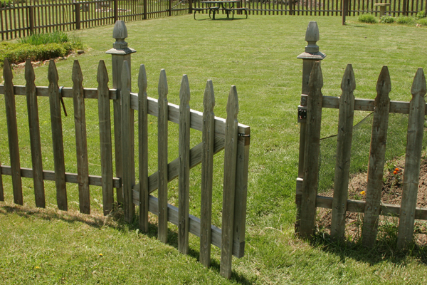 A quick fence gate came together even faster with pocket screw joinery.