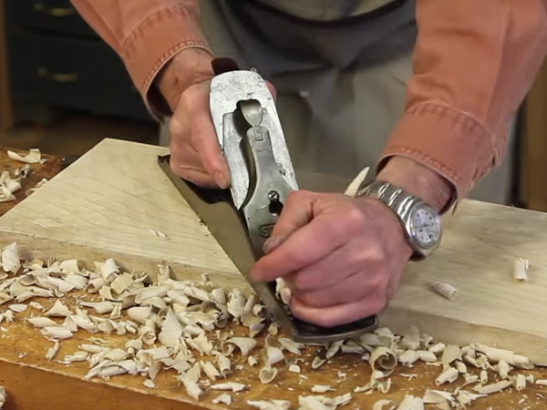 VIDEO: Smoothing a Rough Board Face with a Hand Plane